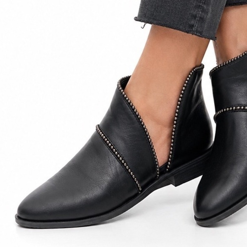 Lucky Brand Black Leather Beaded Stud Trim Split Shaft Ankle Booties 10 27-03